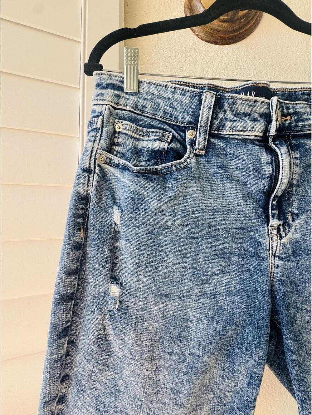 GAP Denim 9" Bermuda Shorts Size 10/30 - Picture 5 of 9